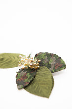 Load image into Gallery viewer, Pearl and Leaf Cluster