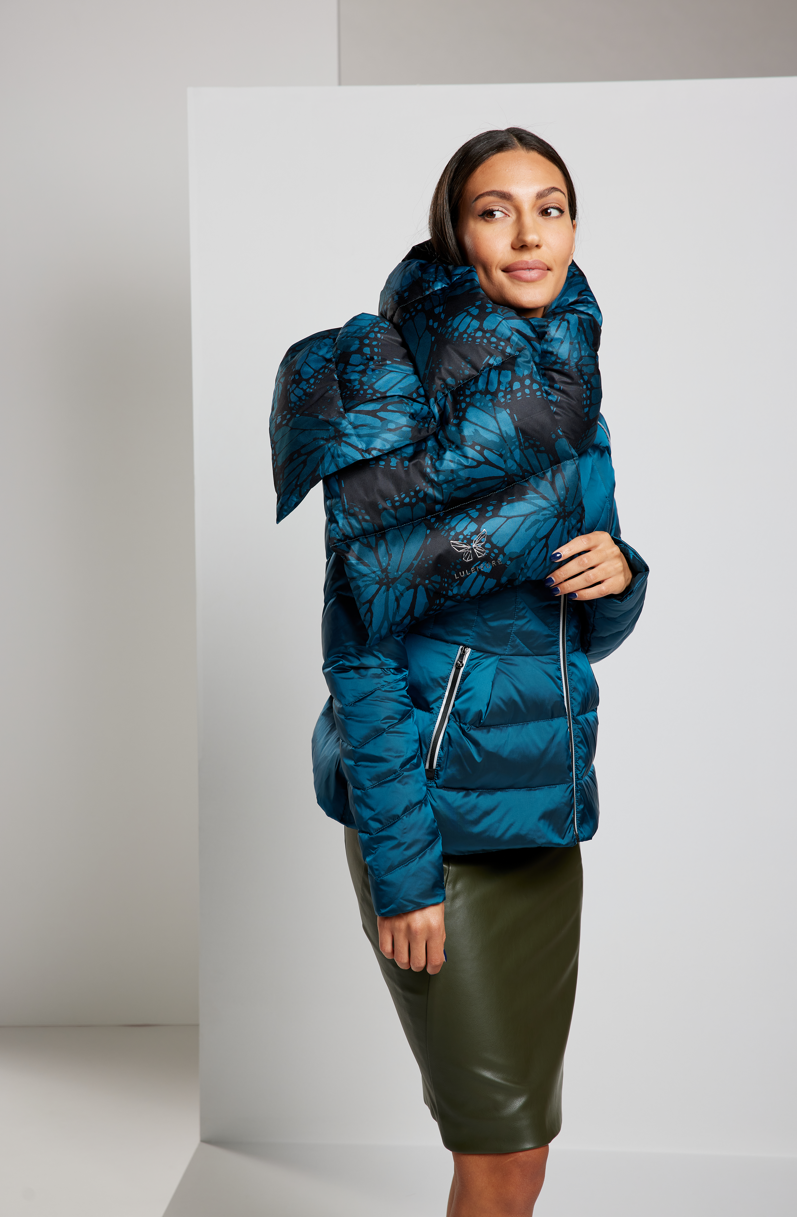 Signature Monarch Goose Down Puffer Scarf - Blue – Luly Yang Couture