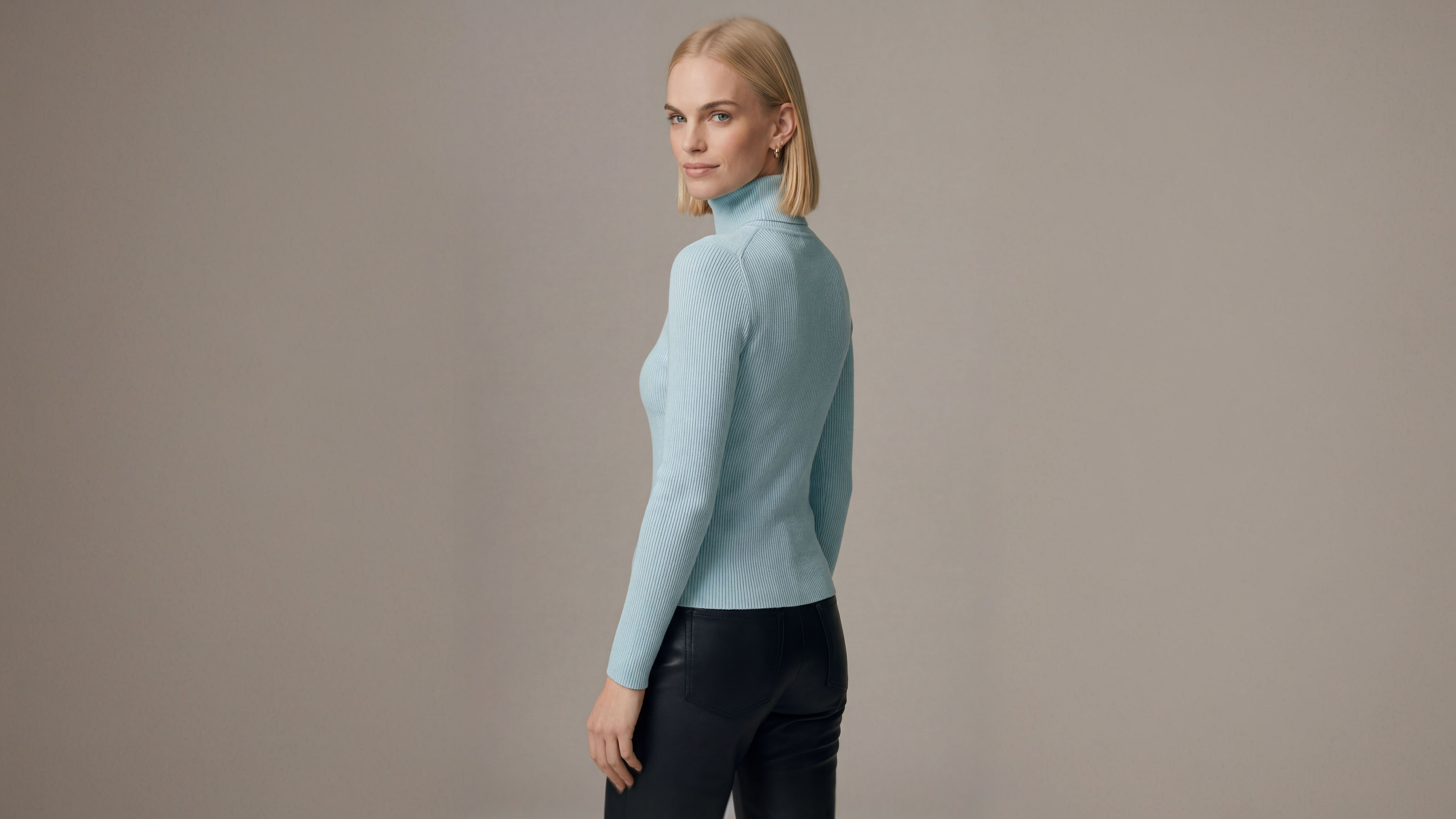 Cashmere Turtle Neck Sweater - Sky Blue