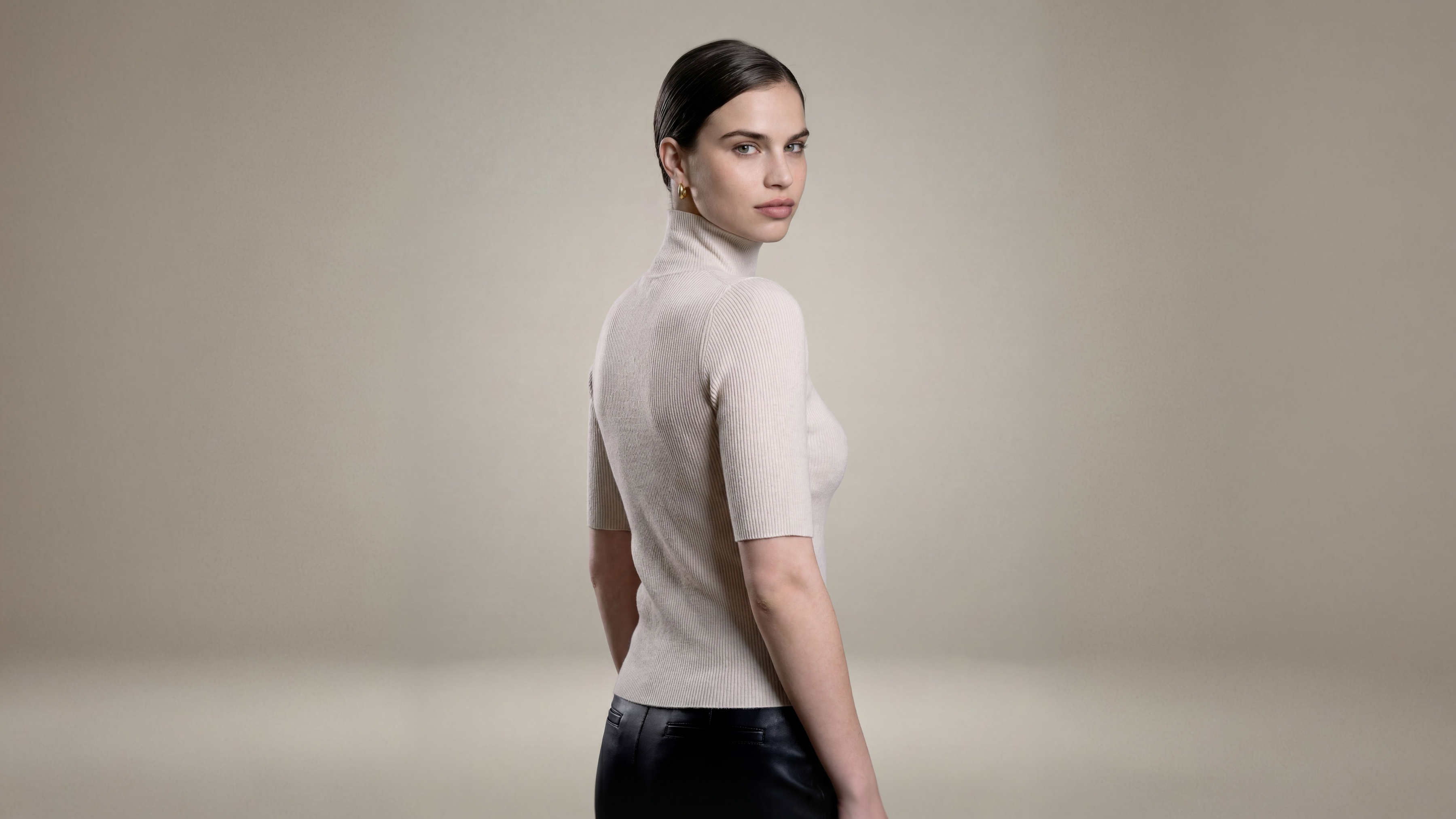 100% Cashmere Short Sleeve Turtle Neck Sweater - Nature White