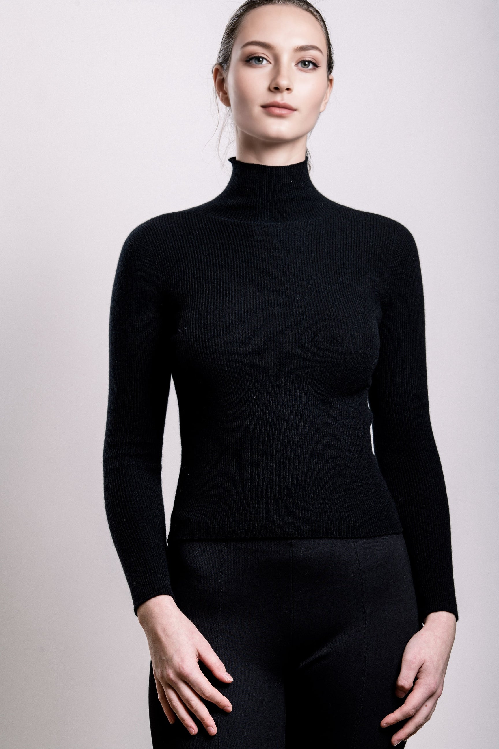 Cashmere Turtle Neck Sweater - Black