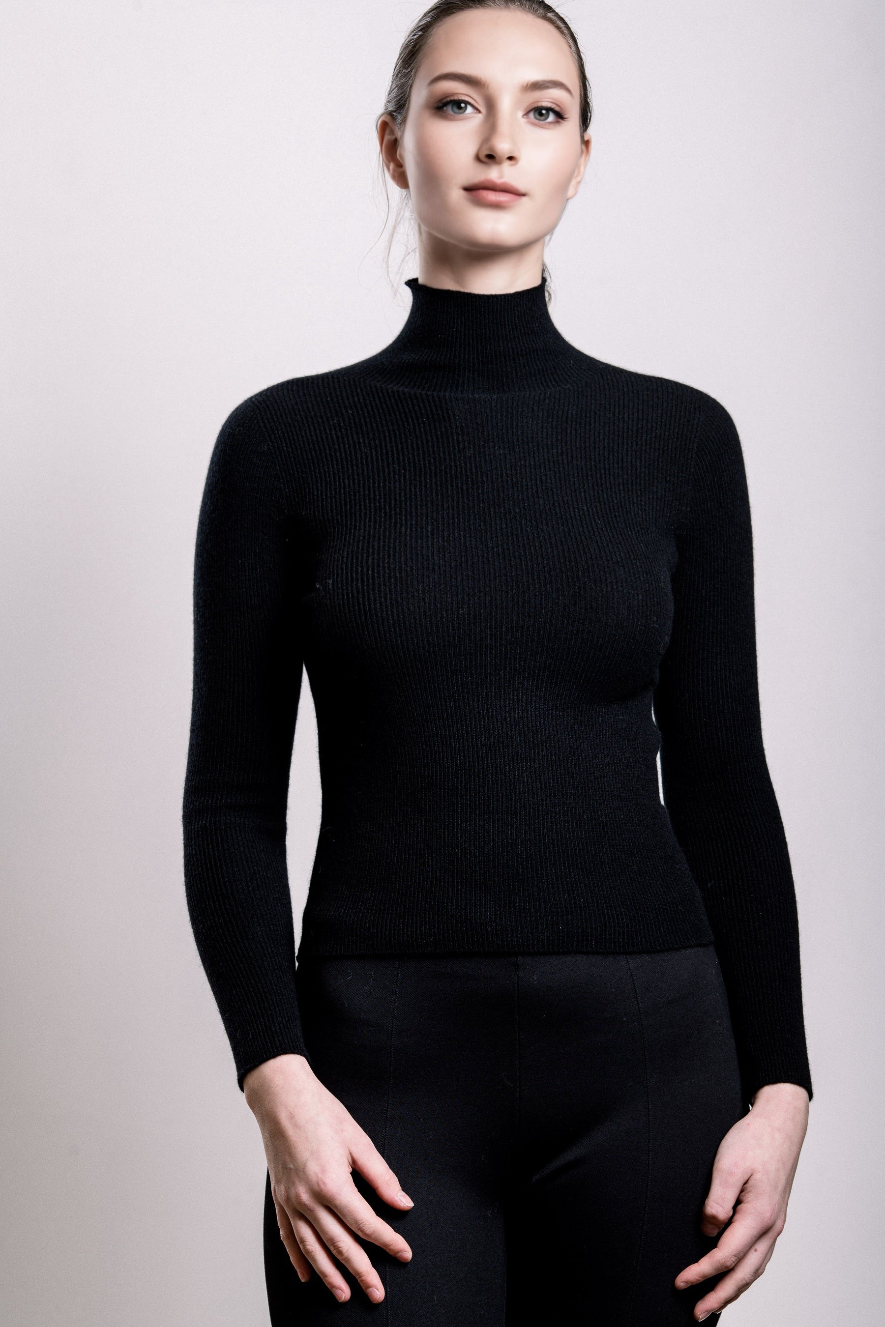 Cashmere Turtle Neck Sweater - Black