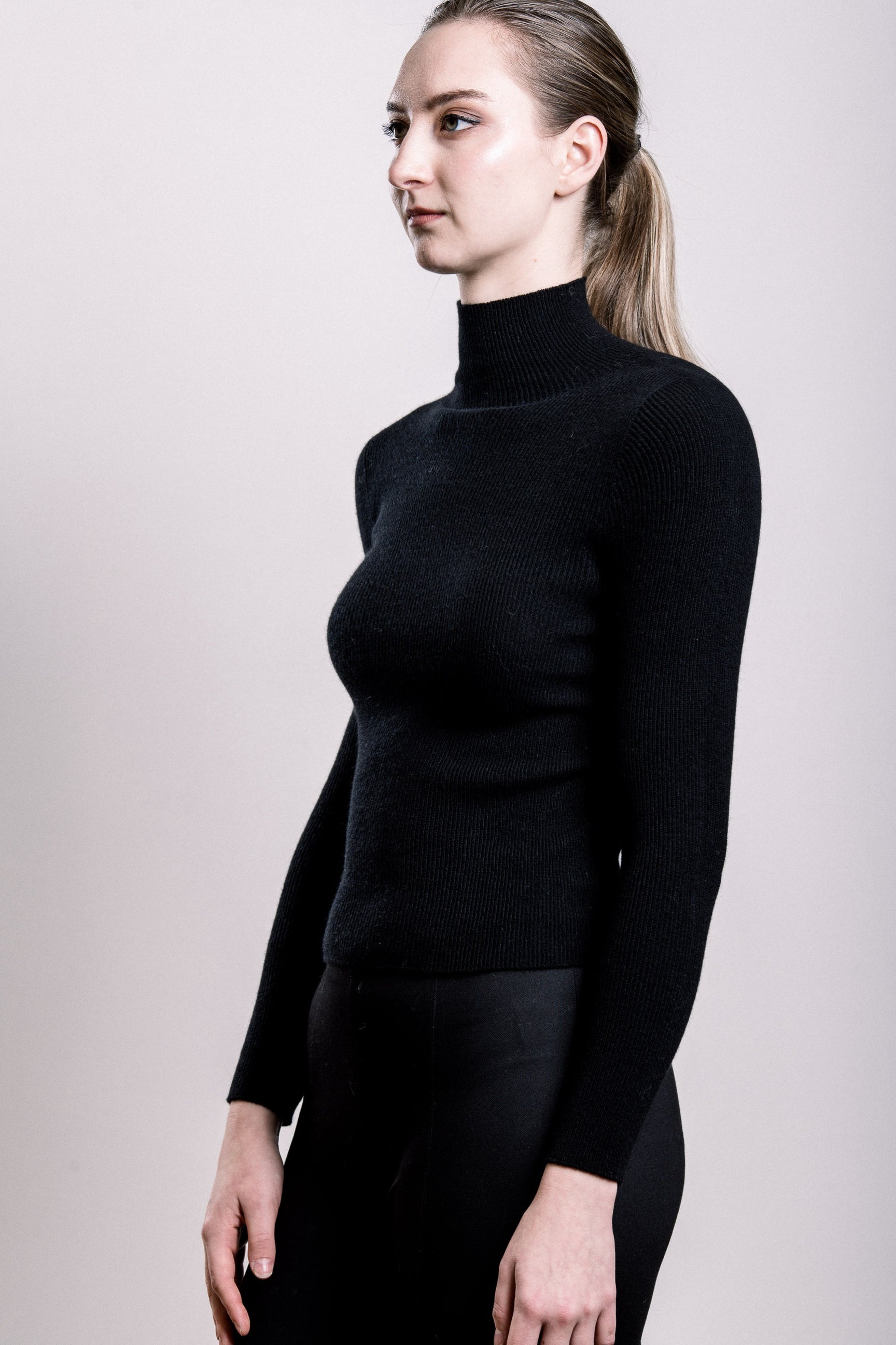Cashmere Turtle Neck Sweater - Black
