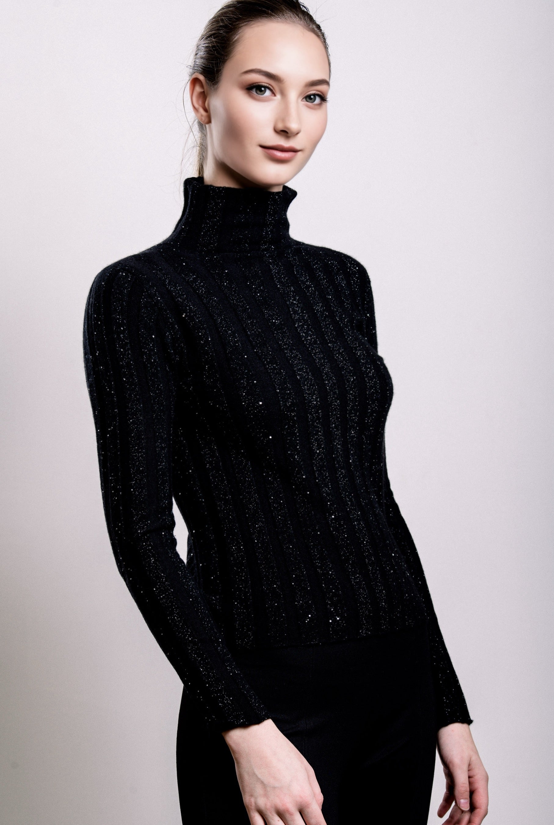 Cashmere Turtle Neck Sweater - Black