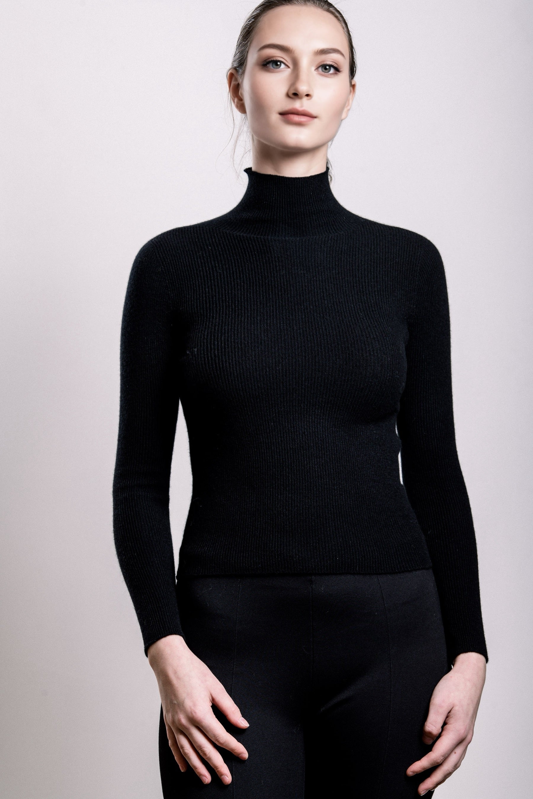 Cashmere Turtle Neck Sweater - Black