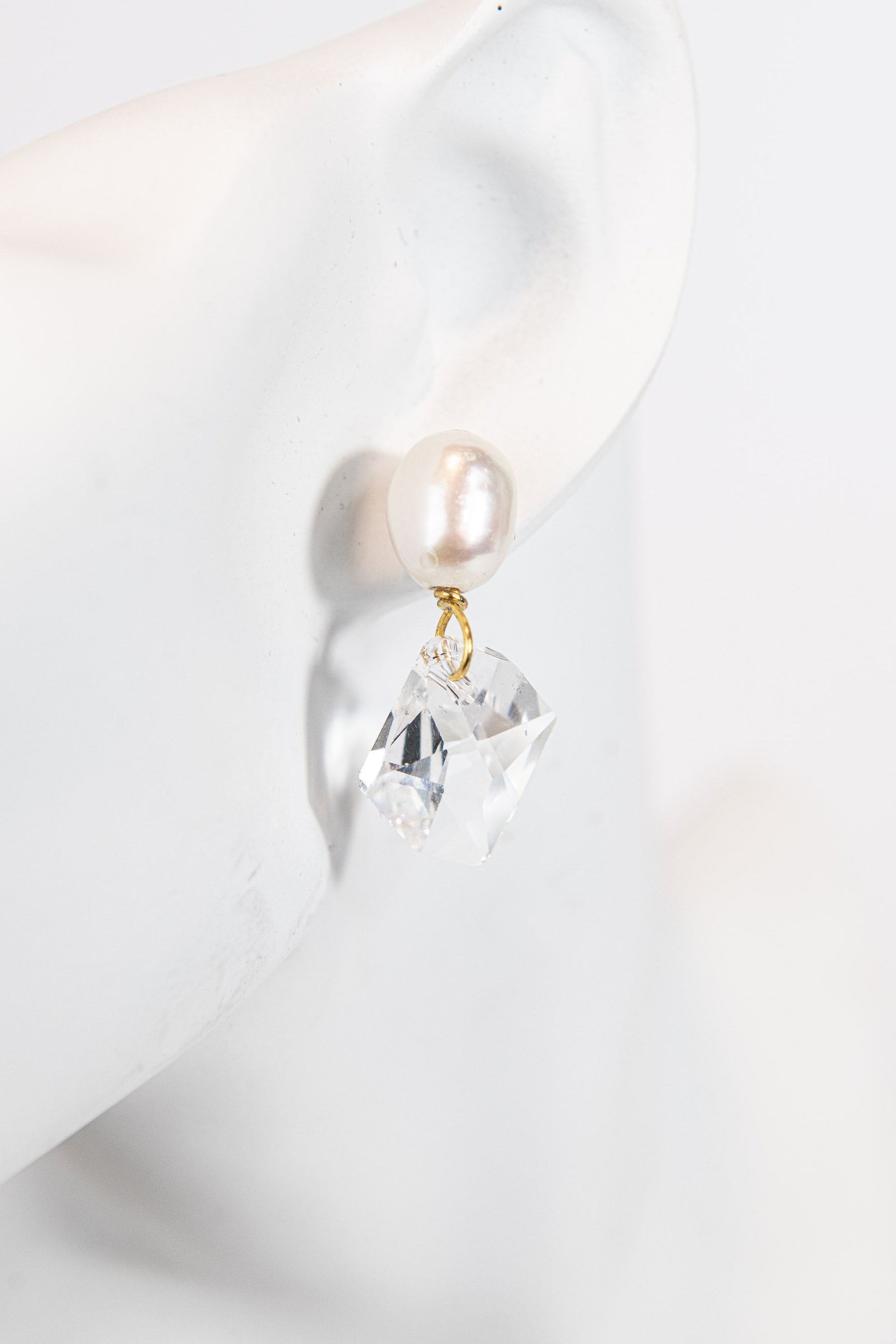 Freshwater pearl stud gold earrings with Swarovski crystal drop