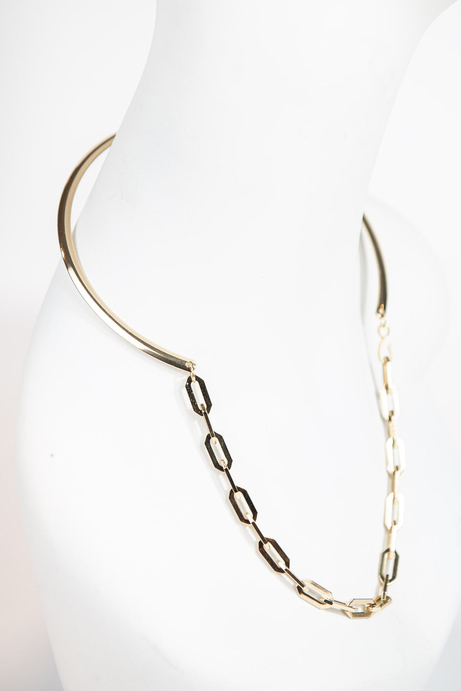 Gold metal chainlink collar necklace