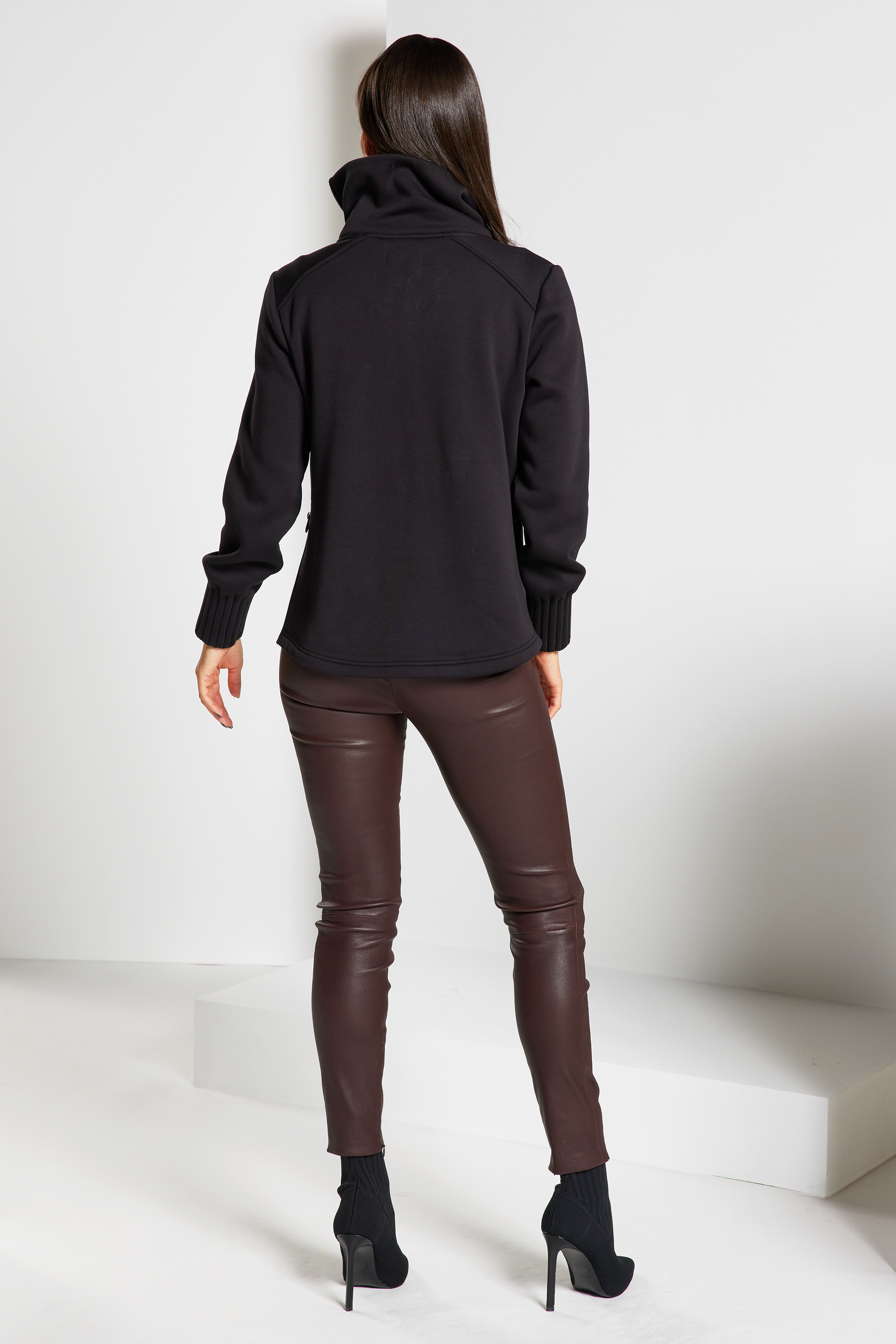 At Ease Pullover - Black