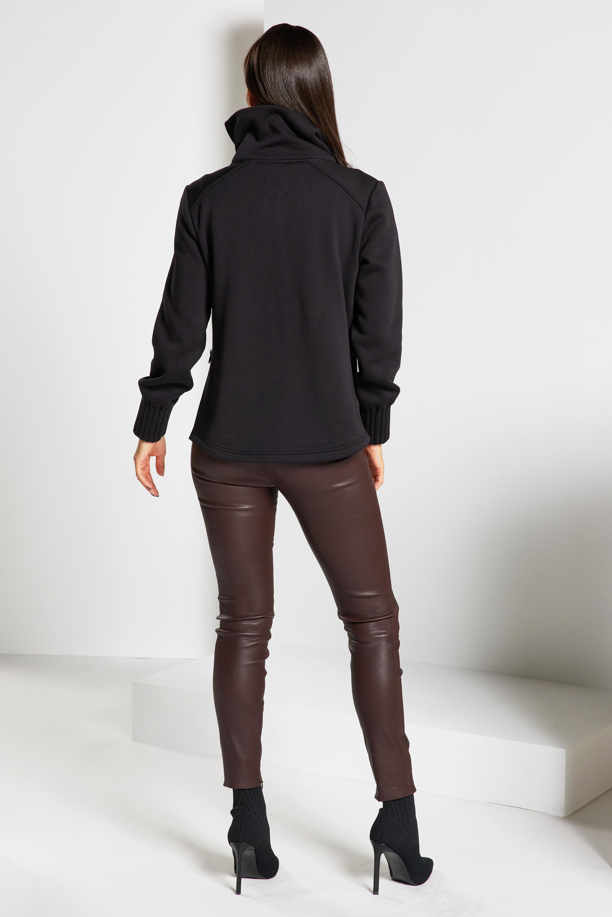 At Ease Pullover - Black