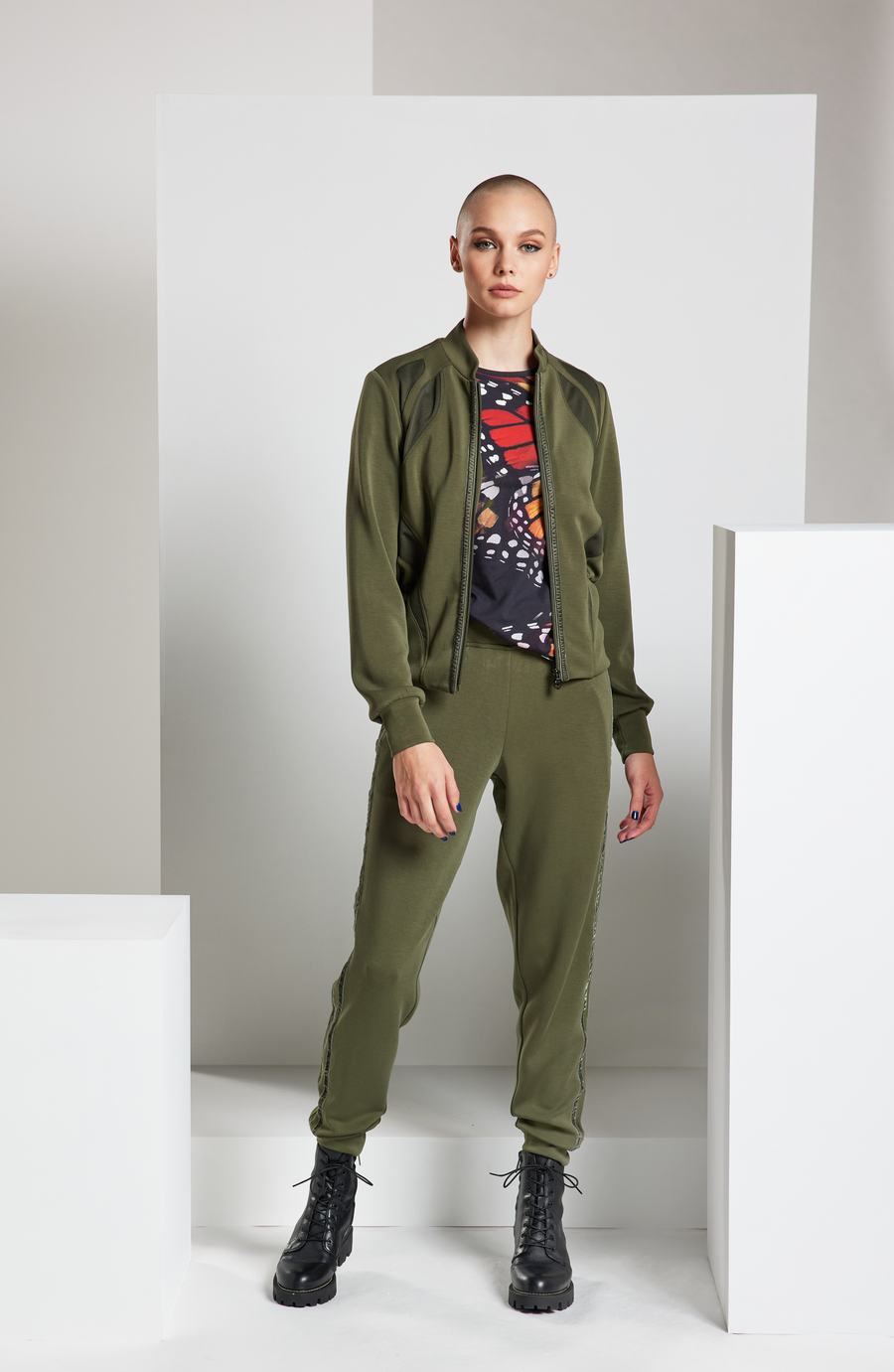 Everywhere Jogger - Olivine