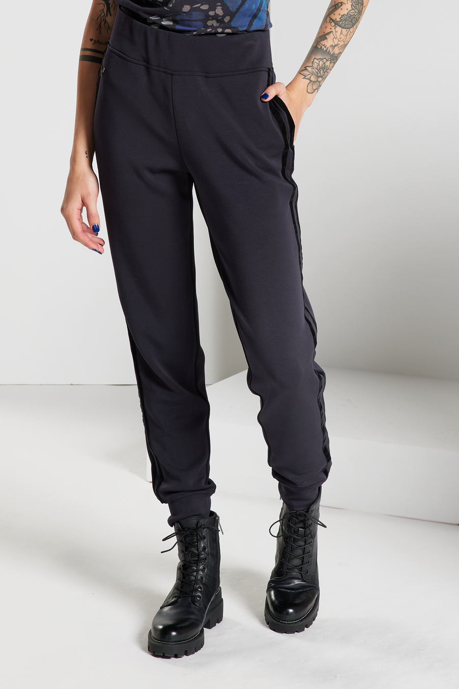 Everywhere Jogger - Black