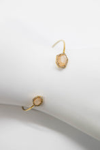 Load image into Gallery viewer, Delicate Gold Bracelet